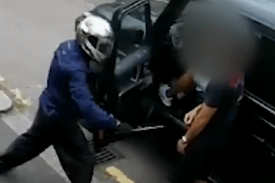 Hinh anh moi ve vu Kolasinac bi cuop dam tren pho hinh anh