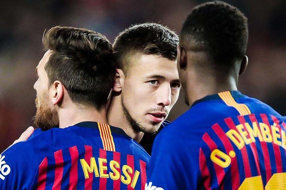 Lenglet: 'Messi khong cau gat du dong doi mac sai lam' hinh anh
