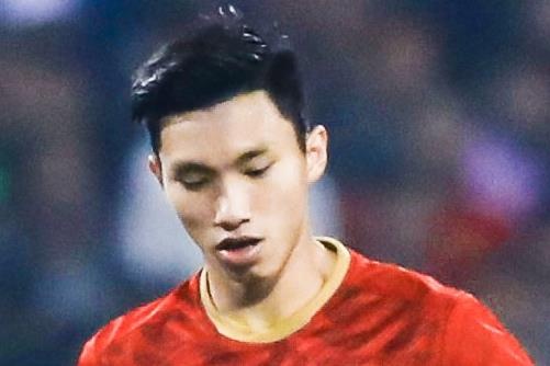 Cu chich mui giay cua Van Hau truoc UAE hinh anh