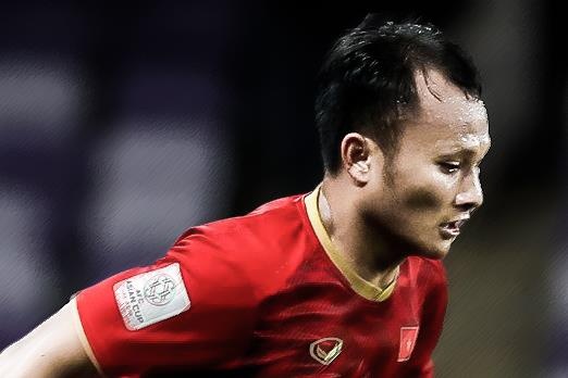 Trong Hoang 2 lan chuyen bong kieu mat lac truoc UAE hinh anh