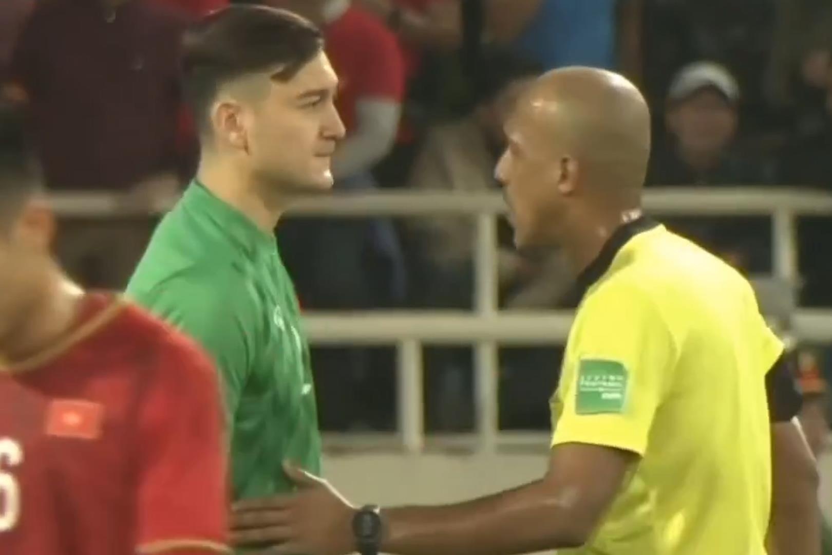 Tinh huong tuyen Viet Nam bi thoi phat 11 m truoc Thai Lan hinh anh