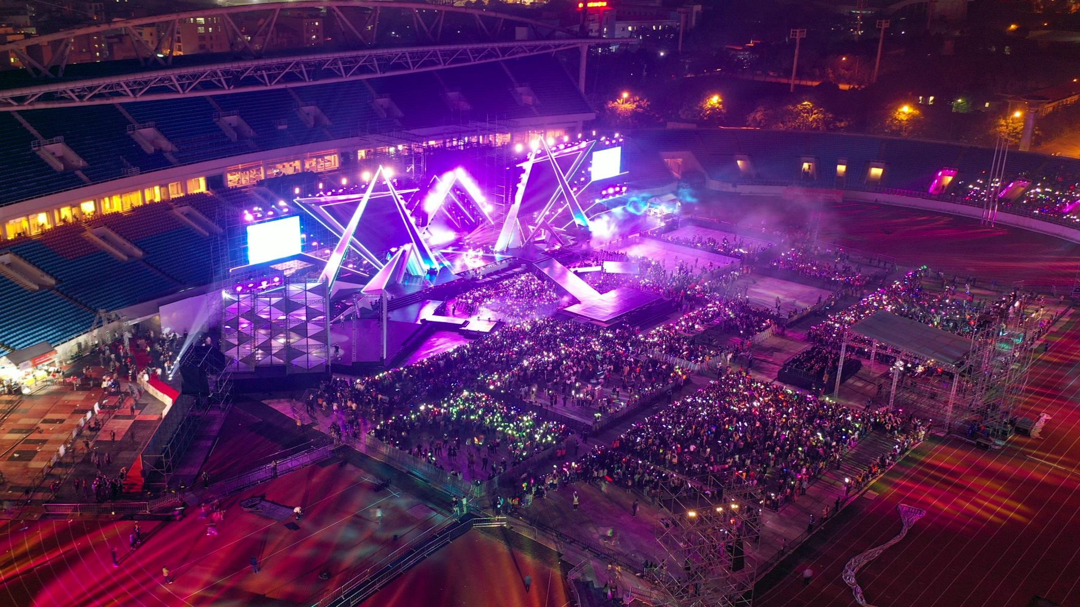 AAA 2019 tran ngap anh sang tai SVD My Dinh hinh anh