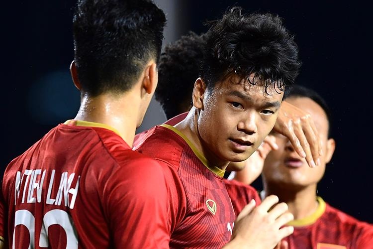 Thanh Chung danh dau tung luoi U22 Indonesia hinh anh