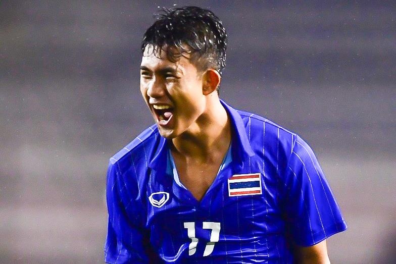 Tien dao 17 tuoi cua Thai Lan ghi ban vao luoi U22 Lao hinh anh