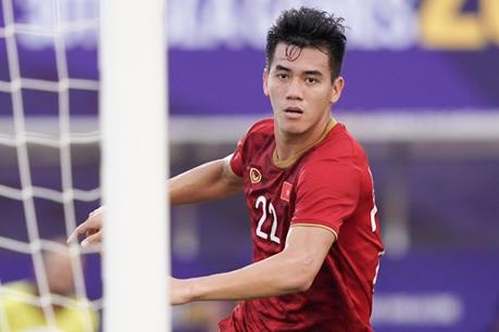 Tien Linh danh dau tung luoi U22 Thai Lan hinh anh