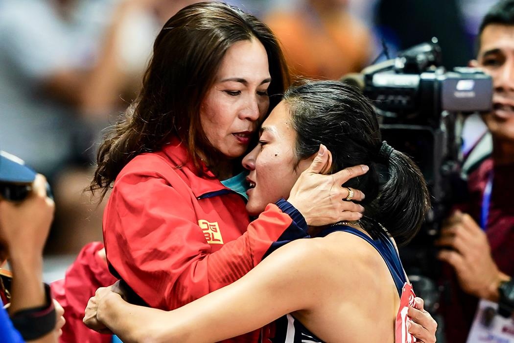 Tu Chinh khoc khi gianh HCV 100 m nu tai SEA Games hinh anh