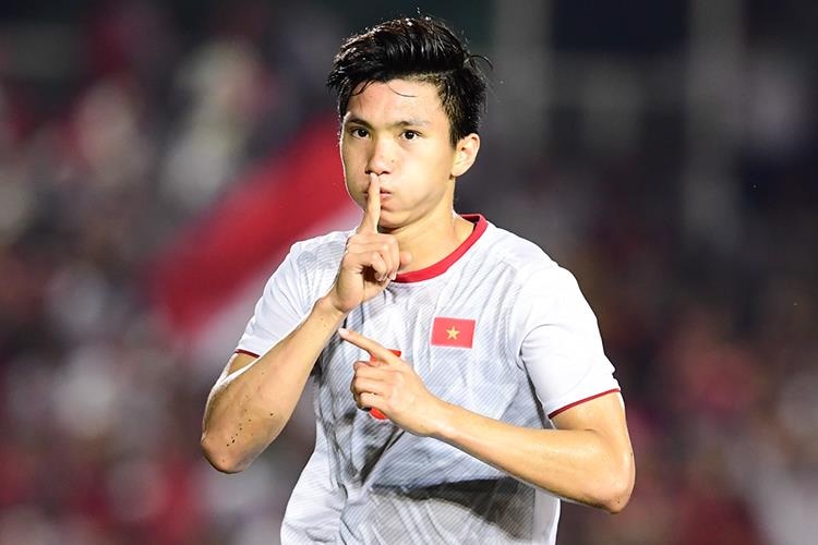 Van Hau nang ty so len 3-0 cho U22 Viet Nam truoc Indonesia hinh anh