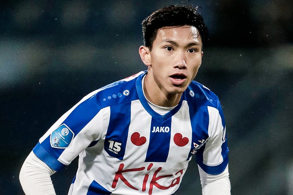 Nhung phut thi dau cua Van Hau o tran ra mat Heerenveen hinh anh