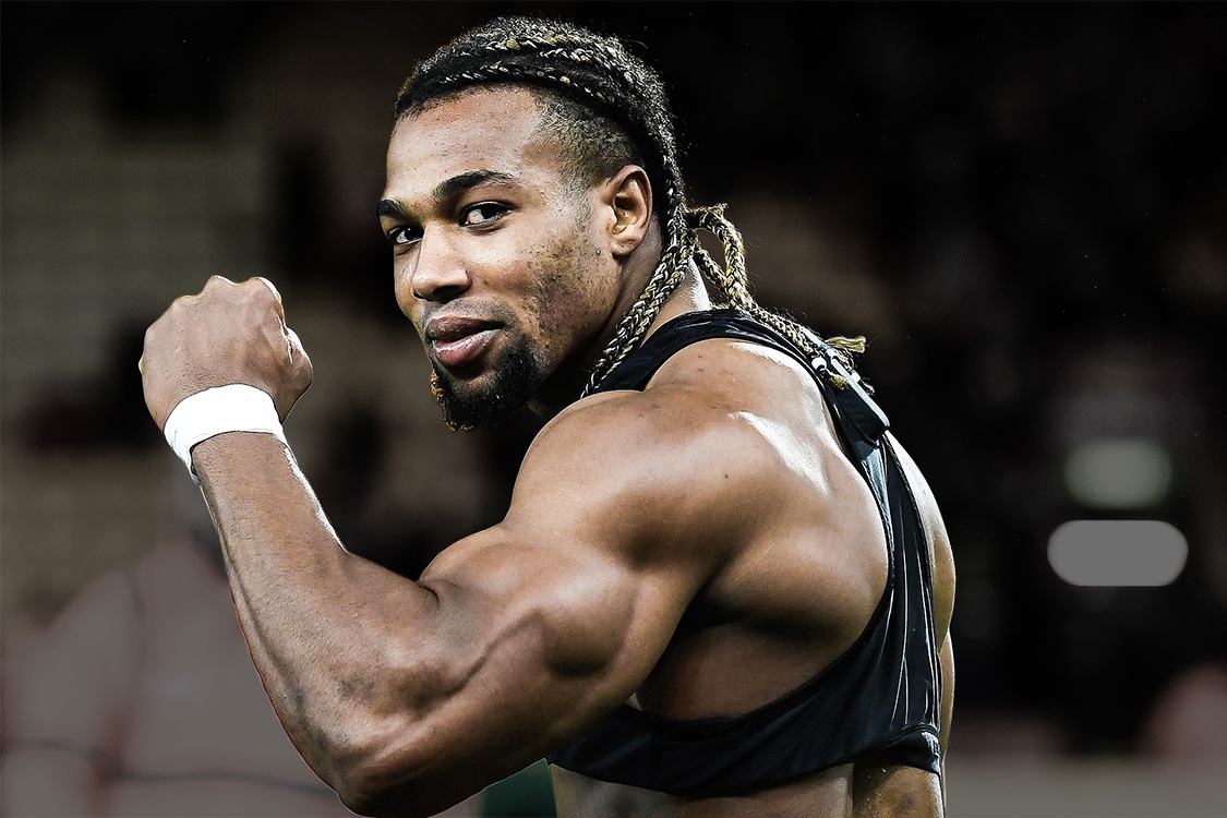 Cuu cau thu Barca gay chu y voi than hinh co bap hinh anh