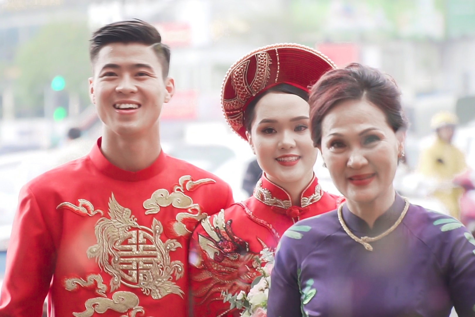 Van Toan bat ngo voi trang phuc an hoi cua Duy Manh, Quynh Anh hinh anh