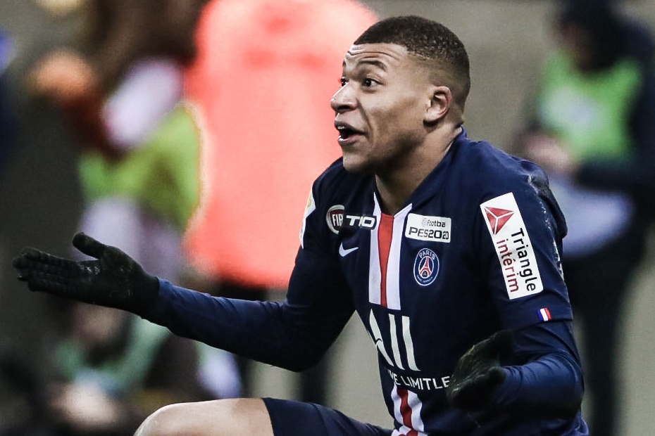 Pha choi bong bang tay lo lieu cua Mbappe hinh anh