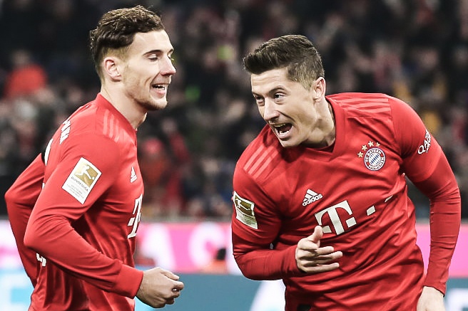 Sao Bayern bay nguoi volley ghi ban trong tran thang 5-0 hinh anh