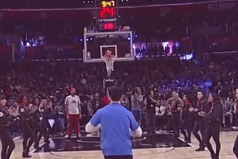 CDV nhan 10.000 USD nho cu nem nua san hinh anh