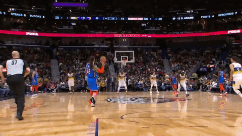 Cu nem 3 diem bang mot tay tu giua san o NBA hinh anh