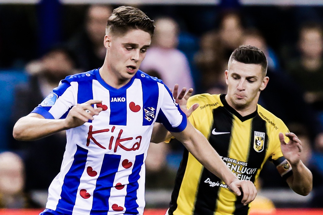 Highlights Vitesse 4-2 Heerenveen: Hang thu lien tuc mac sai lam hinh anh