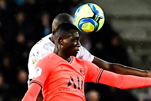 Cau thu sinh nam 2002 ghi cu dup cho PSG hinh anh