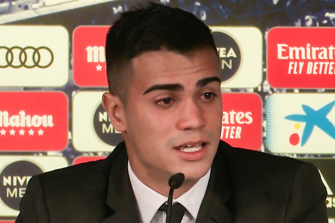 Tan binh khoc trong ngay ra mat Real Madrid hinh anh