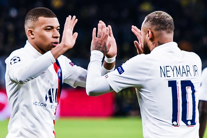 Mbappe di bong qua 2 cau thu, kien tao cho Neymar ghi ban hinh anh