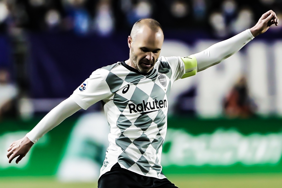 Iniesta mo ra chien thang o cup chau A hinh anh