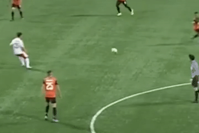 Cong Phuong ngoat bong qua nguoi, mo ra co hoi cho dong doi hinh anh