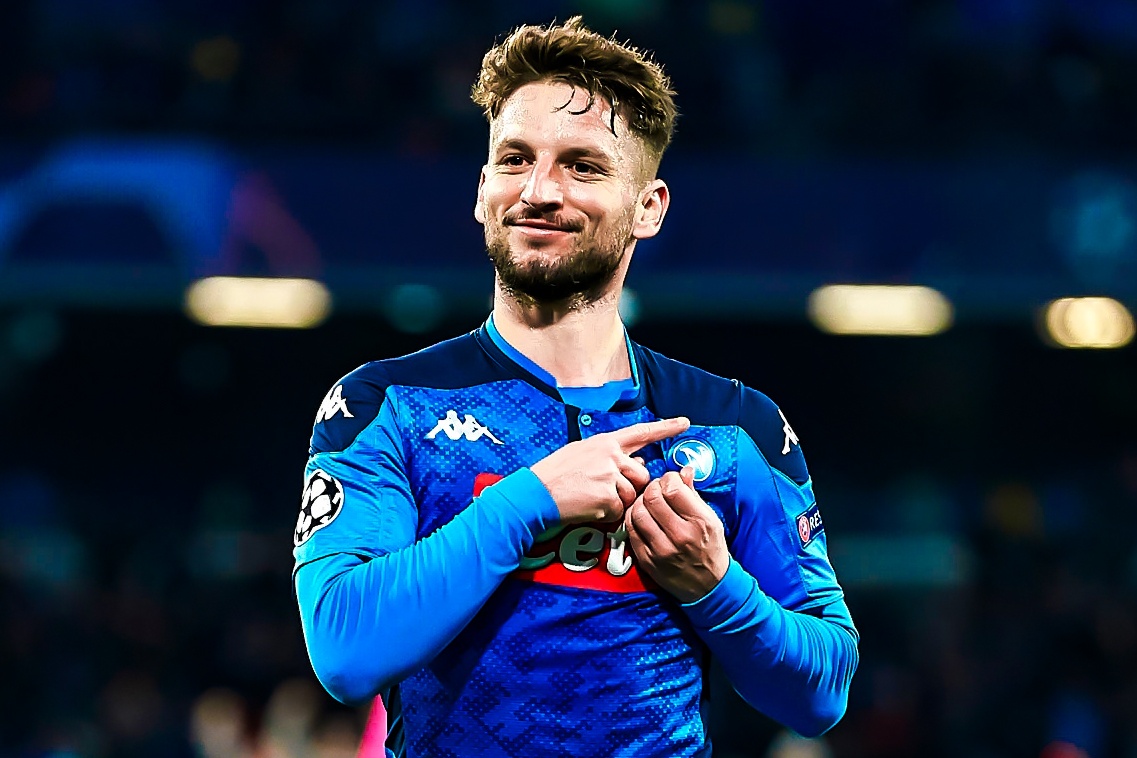 Mertens va cu cua long vao goc cao lam tung luoi Barca hinh anh