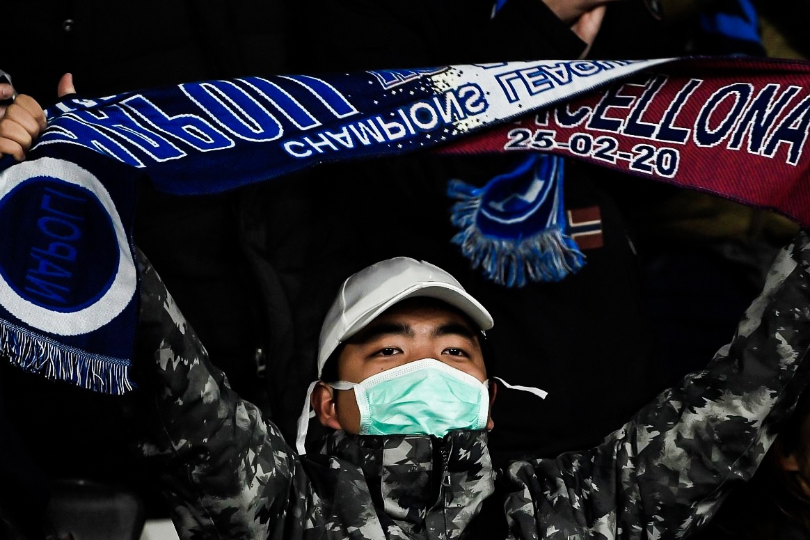 CDV chau A di xem Champions League: 'Toi khong nhiem virus corona' hinh anh