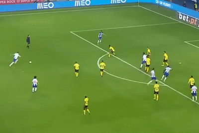 Cu sut nhu phi dan dep nhat vong 22 giai Bo Dao Nha hinh anh