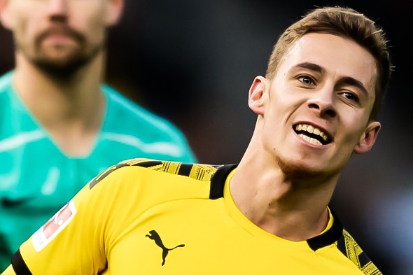 Hazard kien tao, Sancho ghi ban cho Dortmund hinh anh