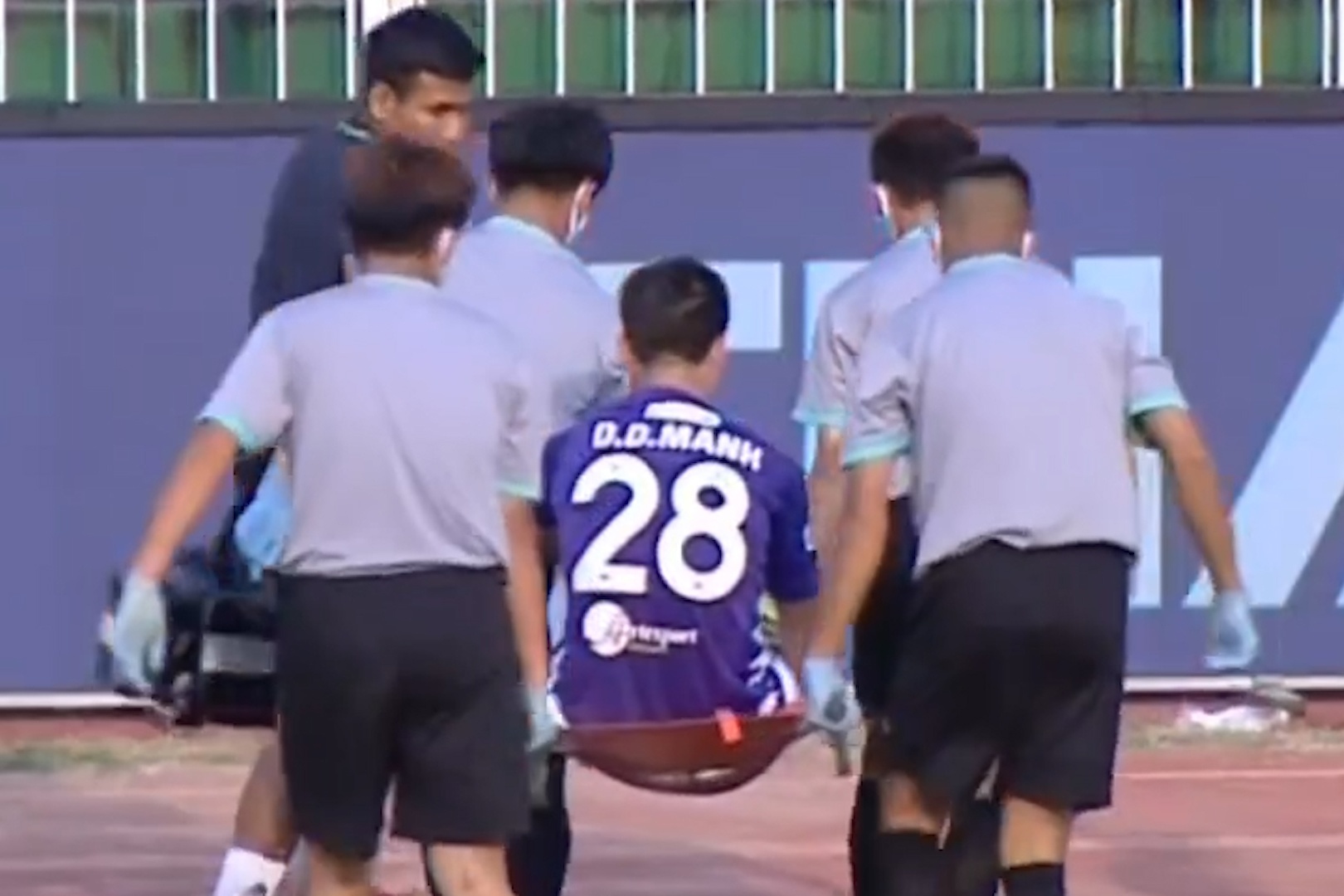 Tinh huong khien Duy Manh roi san tren cang hinh anh