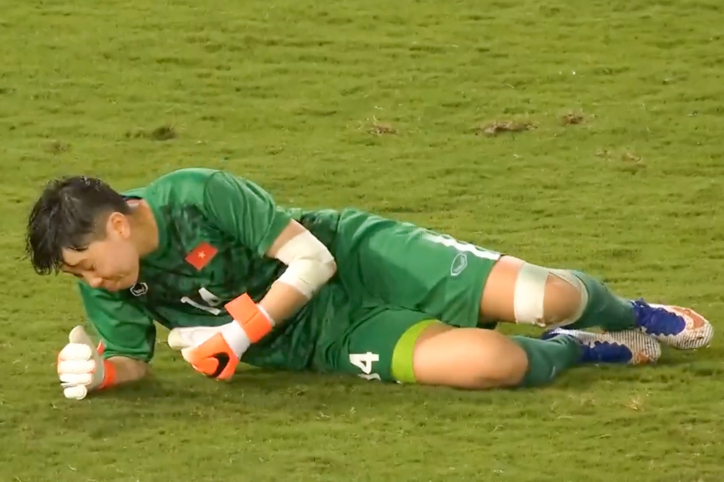 Kim Thanh bi sut bong trung mat du trong tai da thoi coi hinh anh