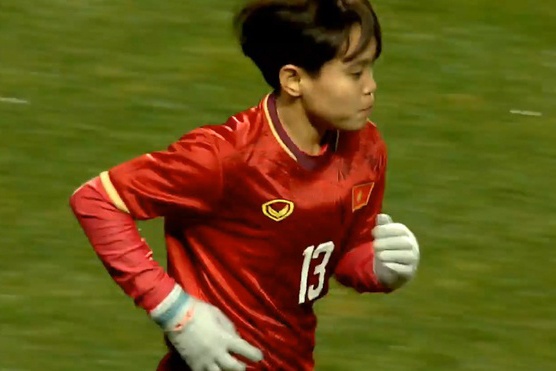 Cu sut cham xa cua tuyen nu Viet Nam truoc Australia hinh anh