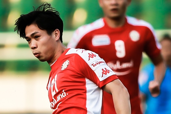 Cong Phuong kien tao giup CLB TP.HCM go hoa truoc Quang Nam hinh anh