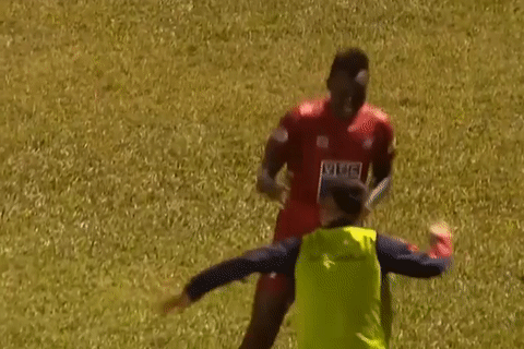 Ngoai binh an mung nhu Ronaldo sau cu sut xa tung luoi CLB Thanh Hoa hinh anh