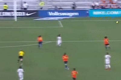 Cu lop bong thanh ban kho tin cua nu tuyen thu Nhat ban hinh anh