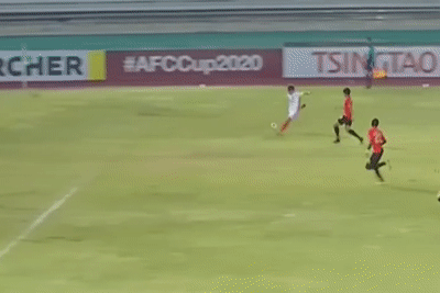 Pha bo lo o cu ly 5,5 m cua ngoai binh CLB TP.HCM hinh anh