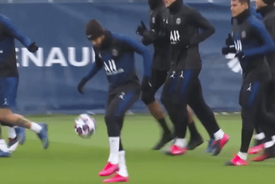 Neymar tap mot minh mot kieu tai PSG hinh anh