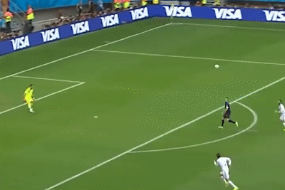 Sieu pham 'Nguoi Ha Lan bay' cua Persie duoc tai hien hinh anh