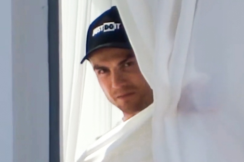 Ronaldo tranh truyen thong khi cach ly hinh anh