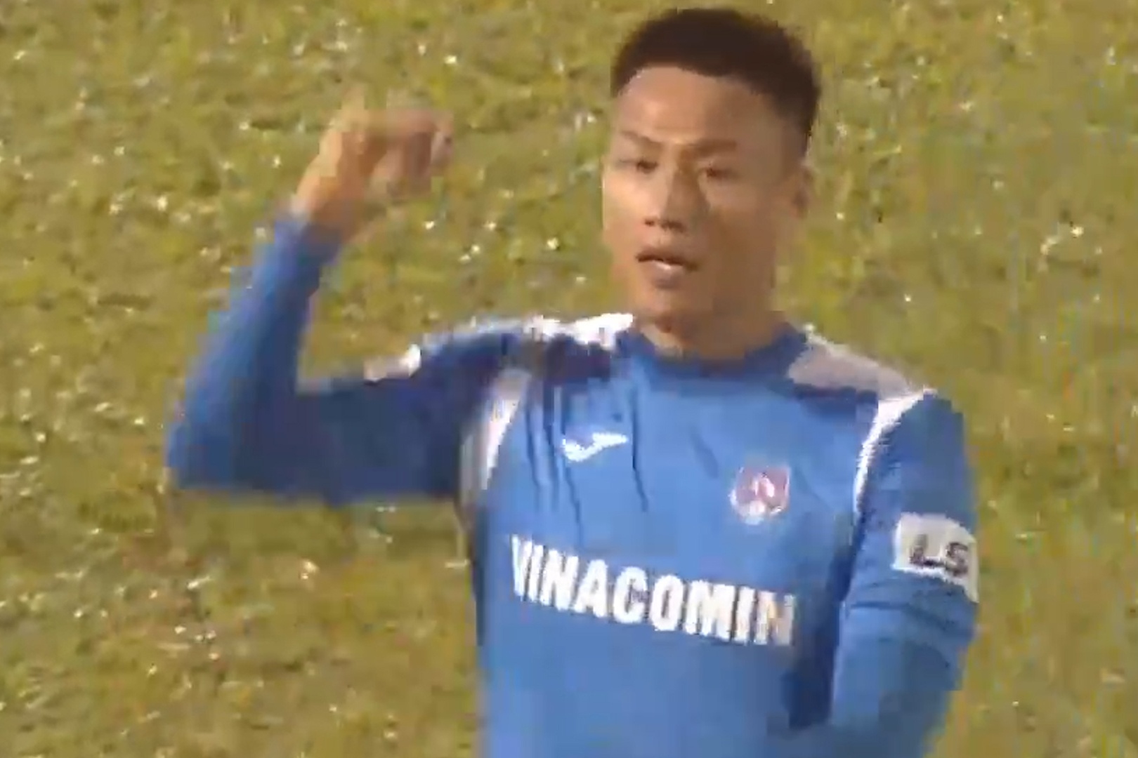 Mac Hong Quan volley tung luoi CLB Ha Noi khi HLV Park du khan hinh anh