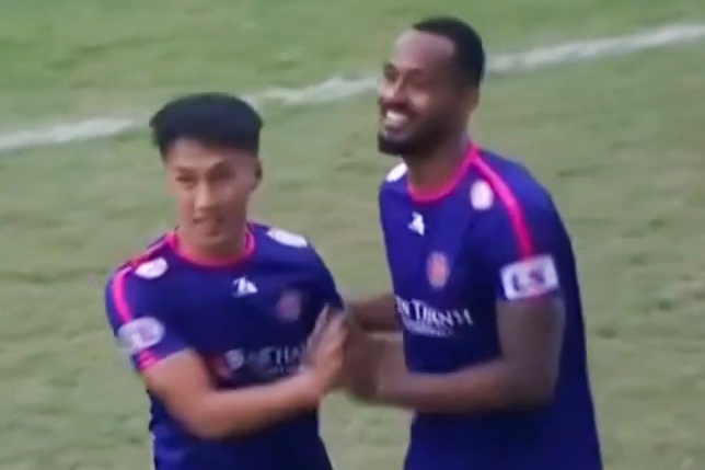 Ngoai binh V.League ghi ban o giay thu 12 hinh anh