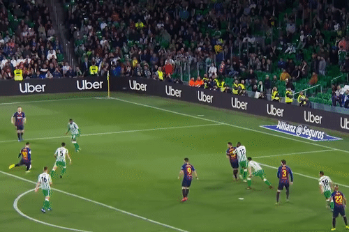 Tron 1 nam Messi lop bong khien CDV doi thu phai vo tay hinh anh