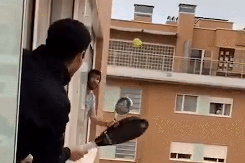 Sang tao voi the thao giua mua dich hinh anh