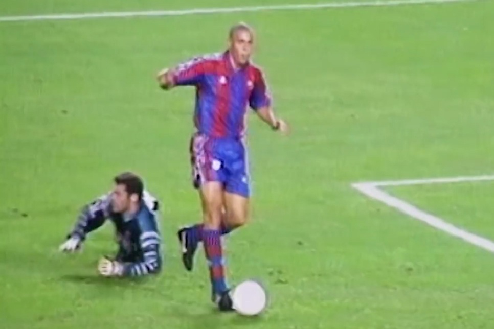 Thoi quen re bong qua thu mon cua Ronaldo hinh anh