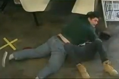 Nha vo dich mon vat ha guc ke bat coc tre em hinh anh