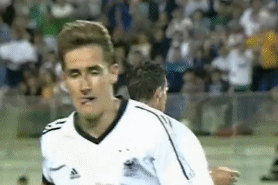 Klose va 16 ban trong vung cam cua 'Vua doi bom' World Cup hinh anh