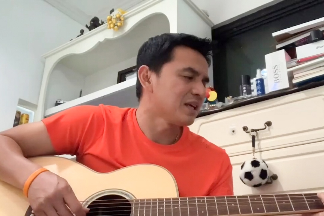 Kiatisak dem guitar, bieu dien 'Hat cung dong song' hinh anh