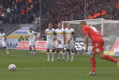 Hon 3 trieu luot xem cu da phat tham hoa cua Podolski hinh anh