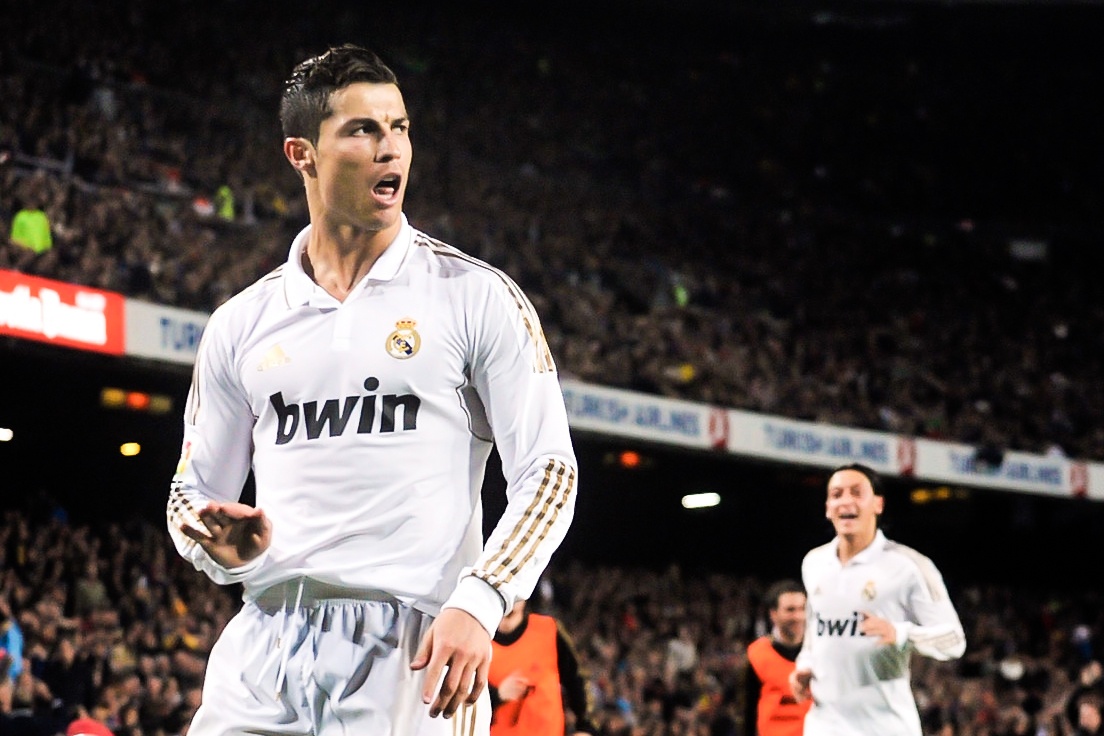 Ngay Ronaldo an mung khien san Nou Camp noi gian hinh anh