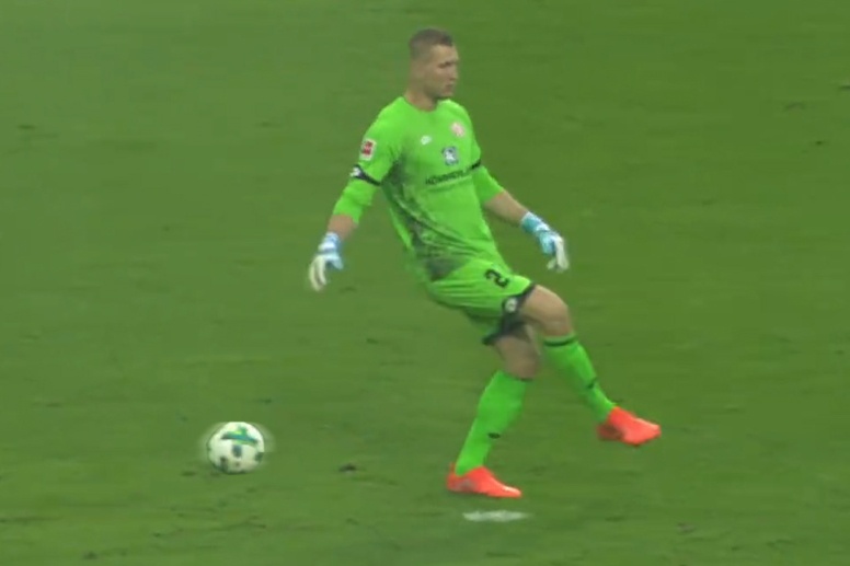 Bo quen bong, mai uong nuoc va nhung phut dang tri cua thu mon hinh anh