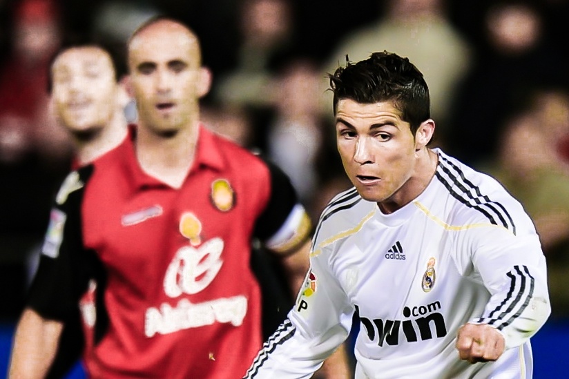 Tron 10 nam Ronaldo solo qua 3 hau ve, lap hat-trick dau tien o Real hinh anh